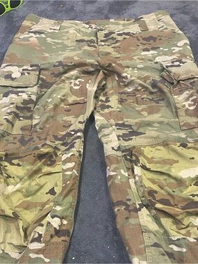 Men's Camouflage Cargo Pants - Multicolor Camo